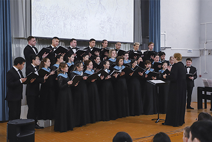 Симфонический хор представил три концерта в СОШ № 26 г. Якутска