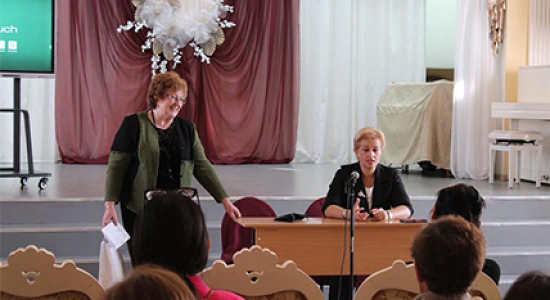 Людмила Шумилова провела в Амге творческую встречу