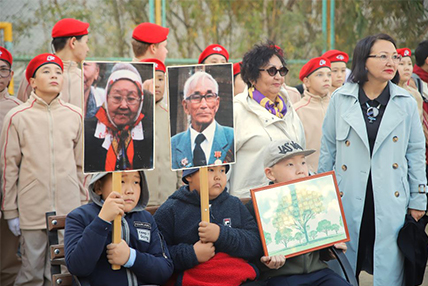 Акция «Поем двором»: чествование ветеранов второй мировой войны