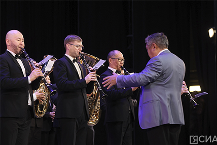 Торжественные ноты в честь героев