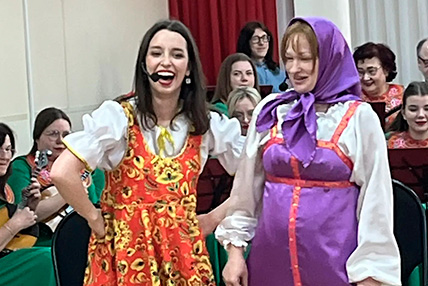  В Алдане завершился сезон оркестра «Золотые струны» концертом ко Дню балалайки
