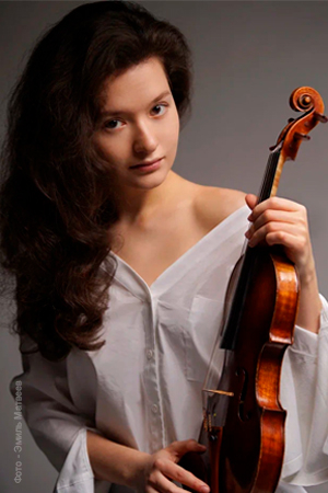 https://www.mariinsky.ru/company/guests/violin/anna_savkina/