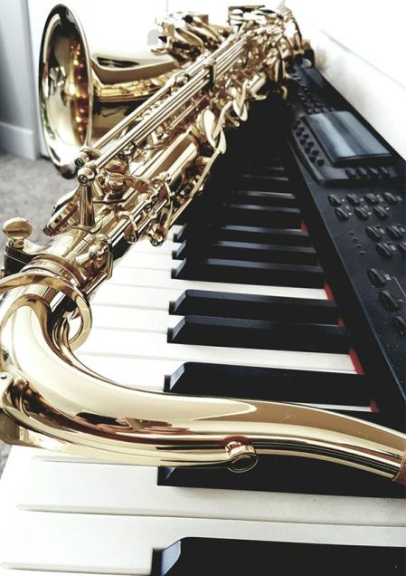 "ЧТО ТАКОЕ ТРИО? И ЧТО УМЕЕТ САКСОФОН?"