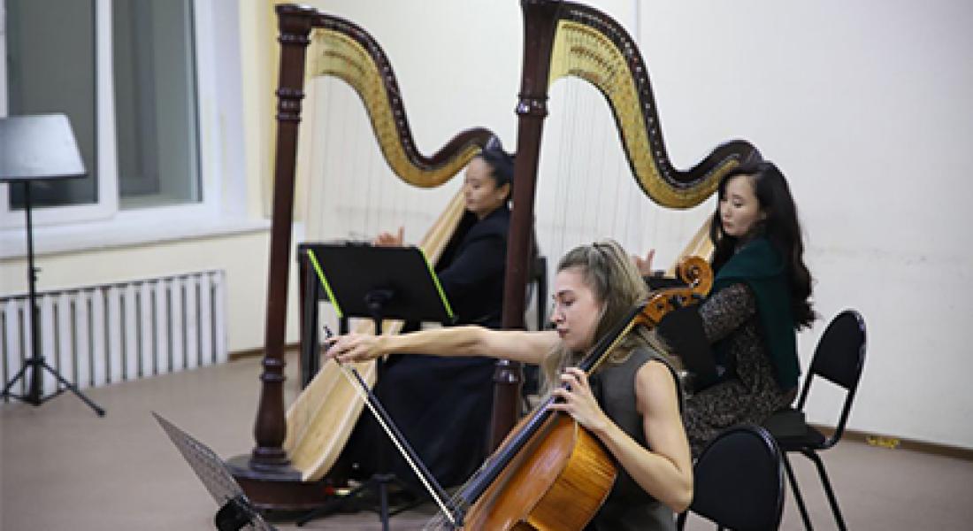  Волшебство музыки для будущих мам в Филармонии Якутии