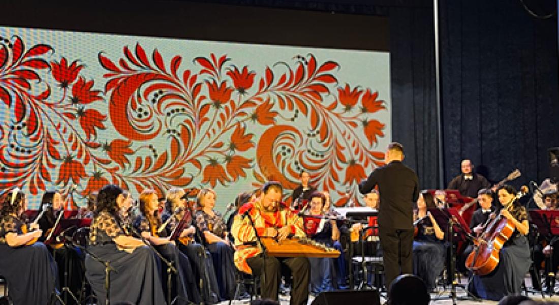 Новое имя и гусли звончатые: Оркестр в Алдане дал именинный концерт