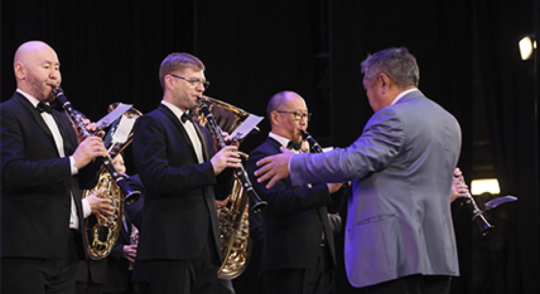 Торжественные ноты в честь героев