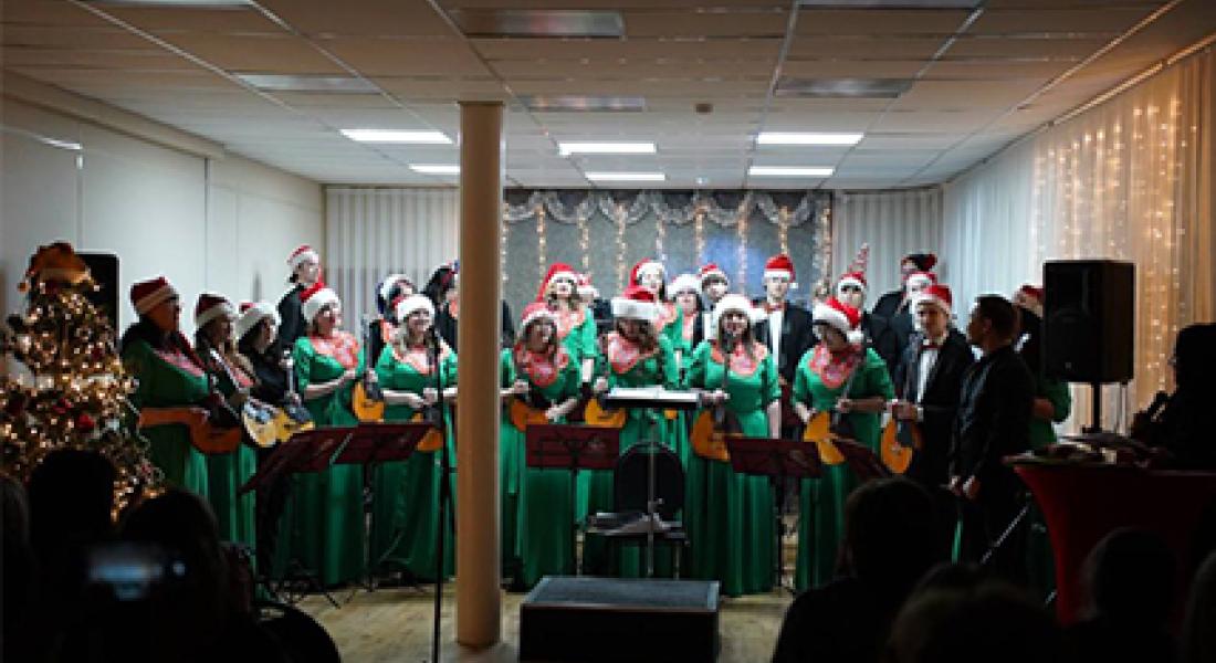 Оркестр «Золотые струны» представил новогоднюю программу