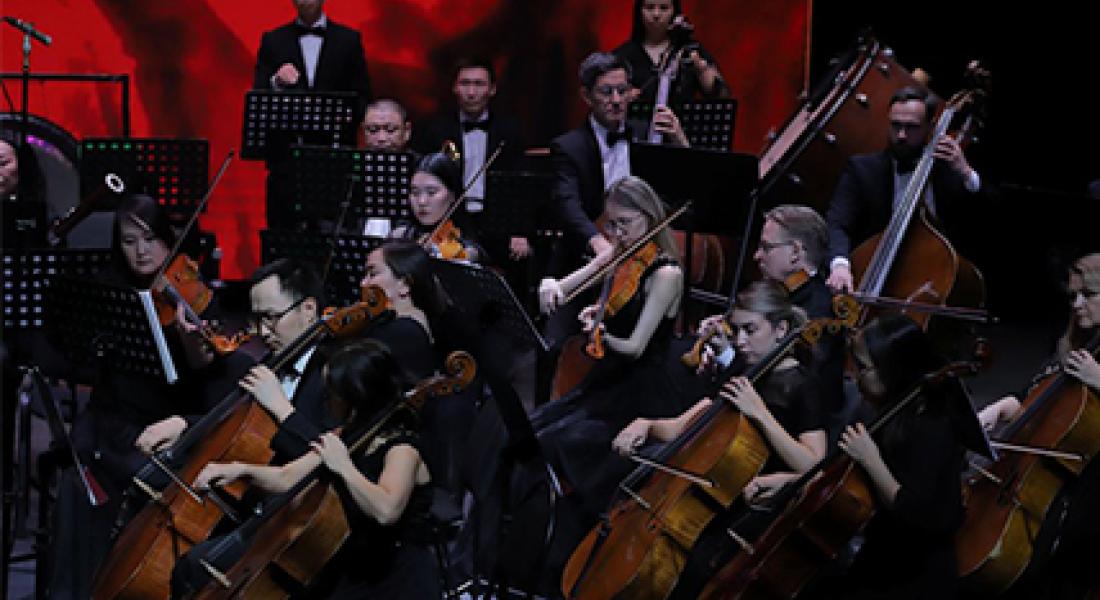 С Днем артиста!